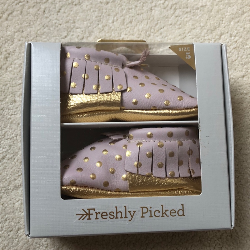 Freshly Picked moccasins, blush and gold, sz 5